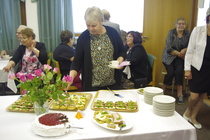 Kahvittelu pöydän antimia 40v. Juhlassa.