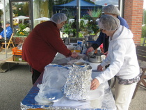 Sultsinoiden valmistusta