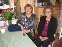 Ritva ja Aini Kirstin synttärikahveilla