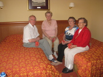 Rauha, Helena, Vieno ja Pentti majapaikassa